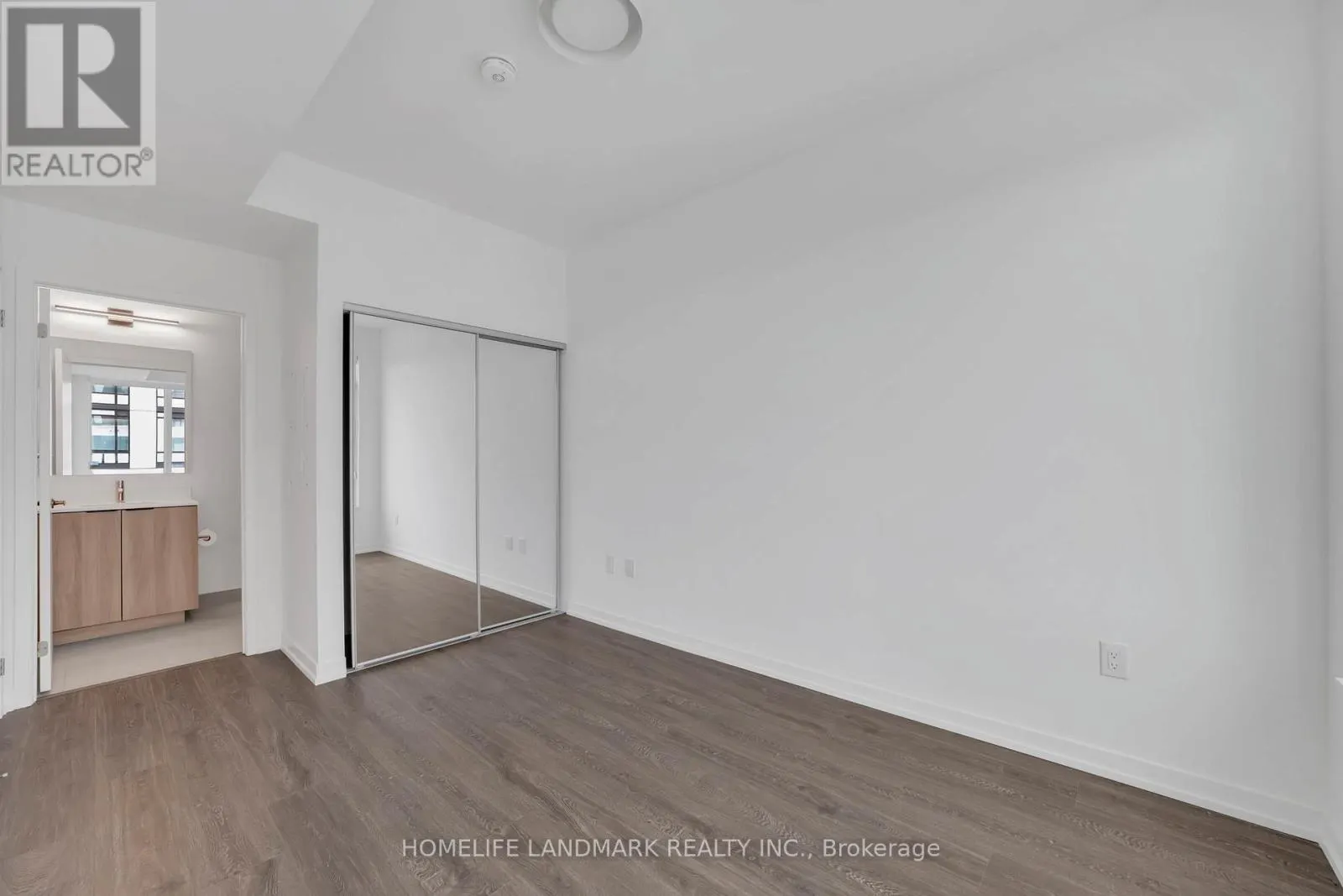 905 - 2485 EGLINTON AVENUE W