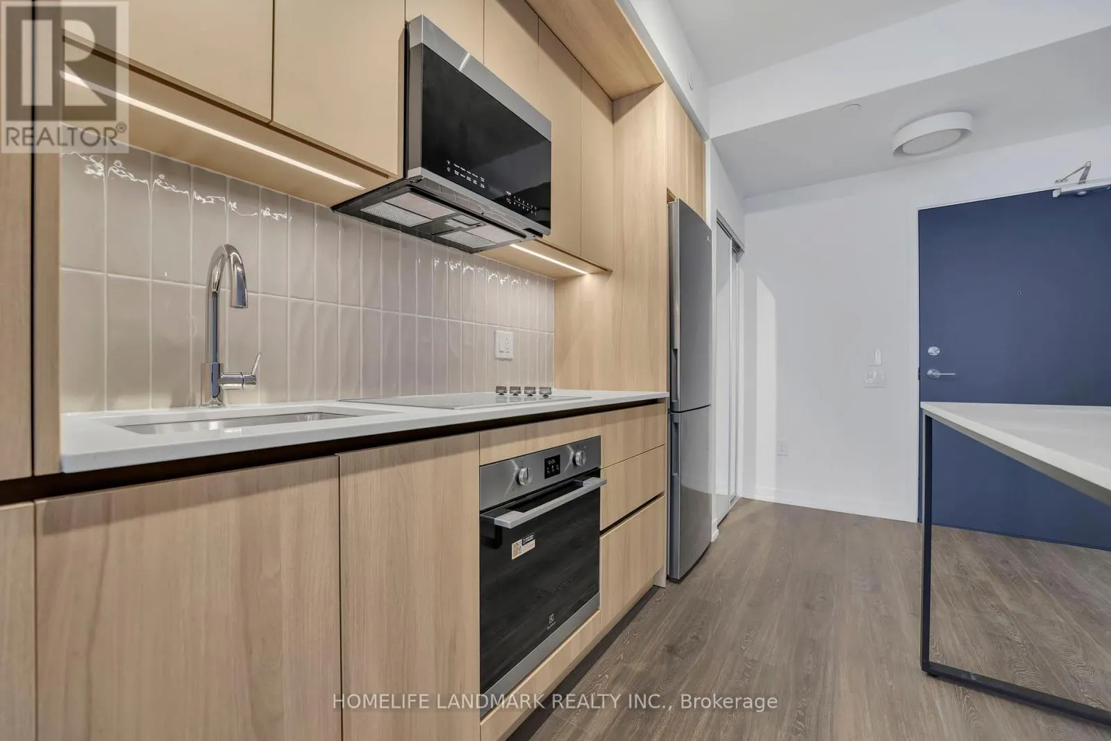 905 - 2485 EGLINTON AVENUE W