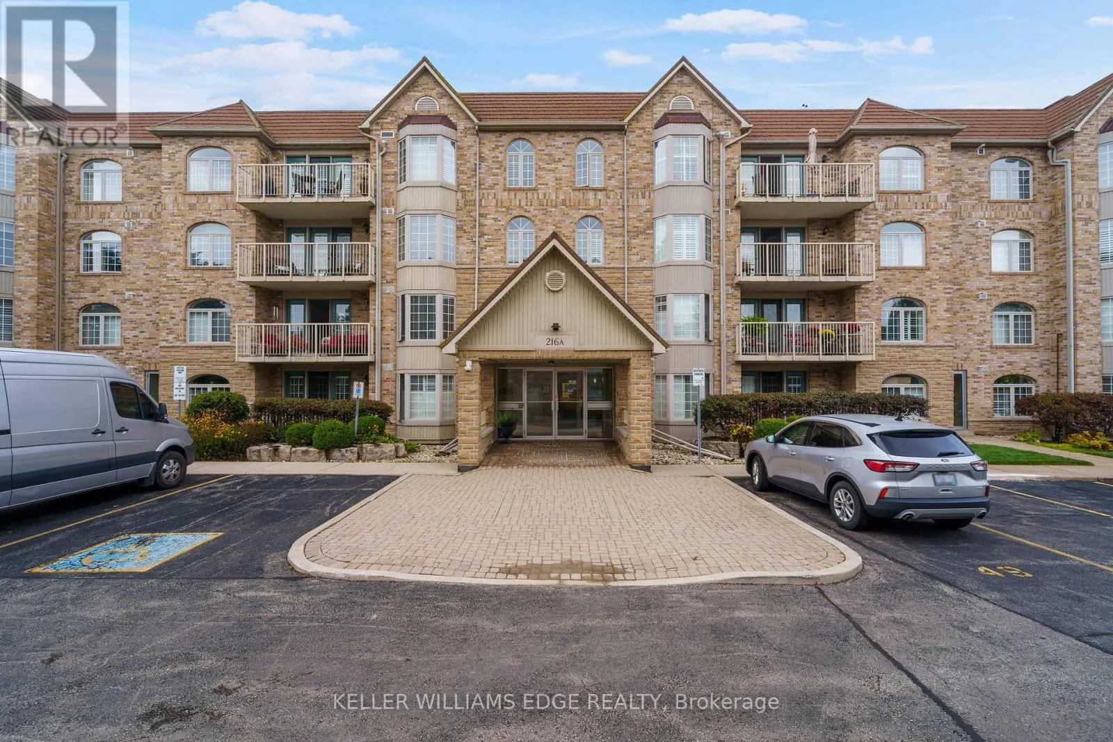 A304 - 216 PLAINS ROAD W