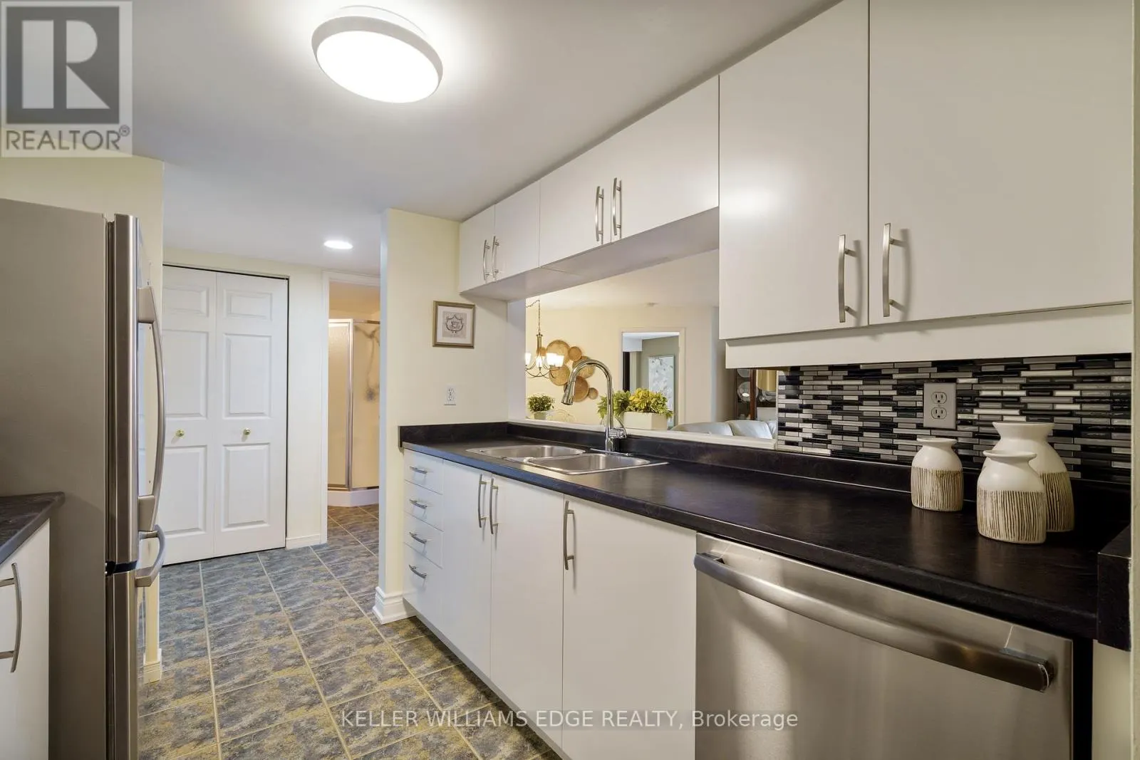 A304 - 216 PLAINS ROAD W
