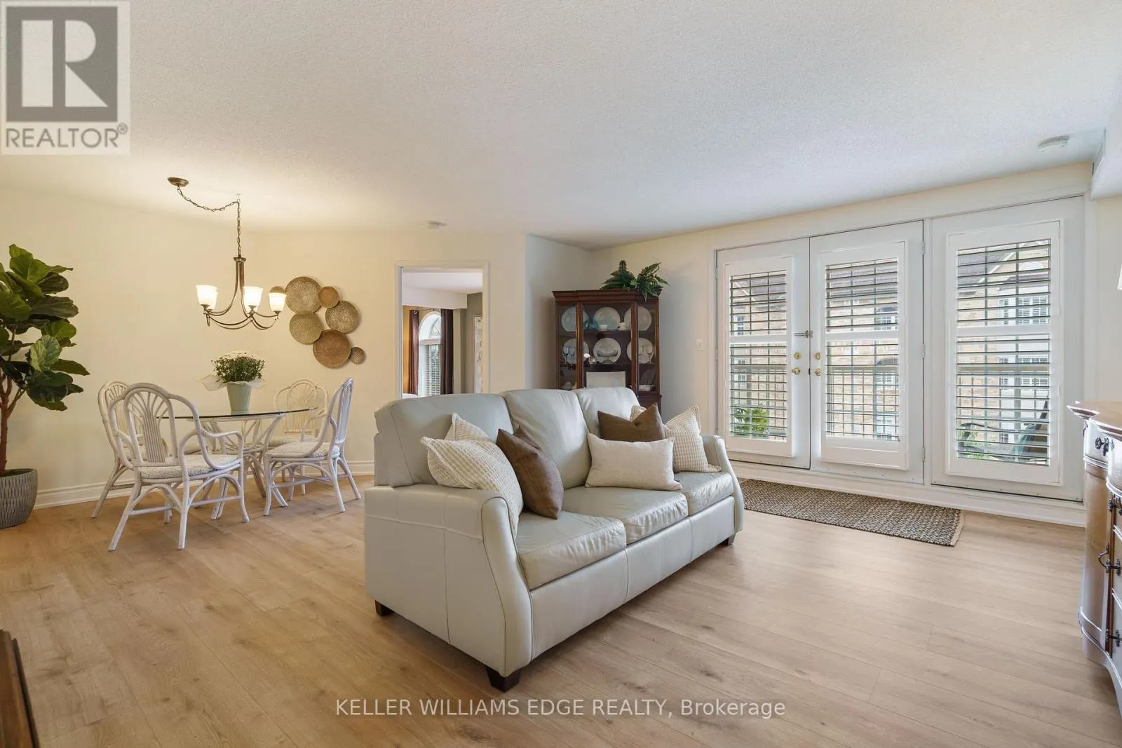 A304 - 216 PLAINS ROAD W