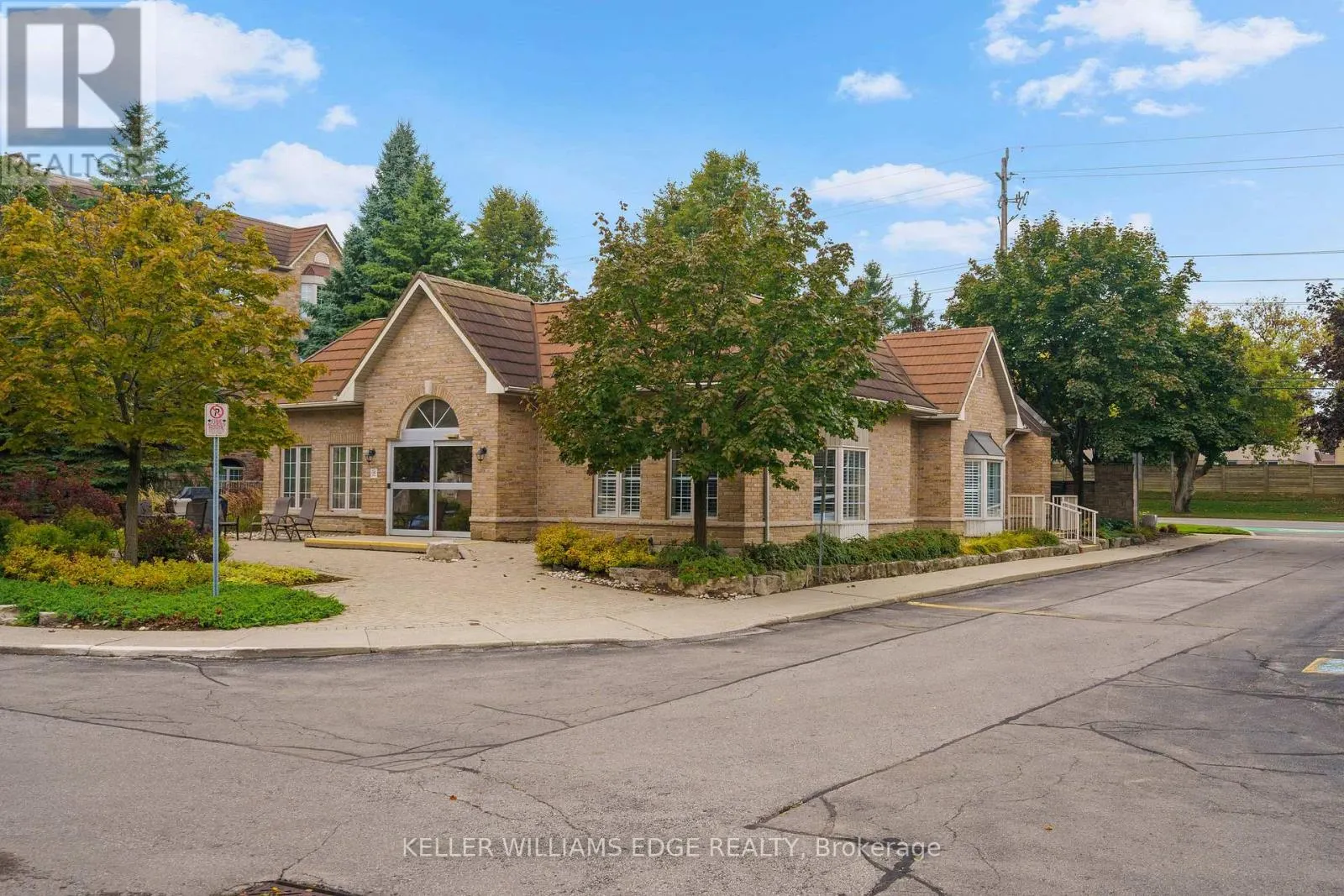 A304 - 216 PLAINS ROAD W