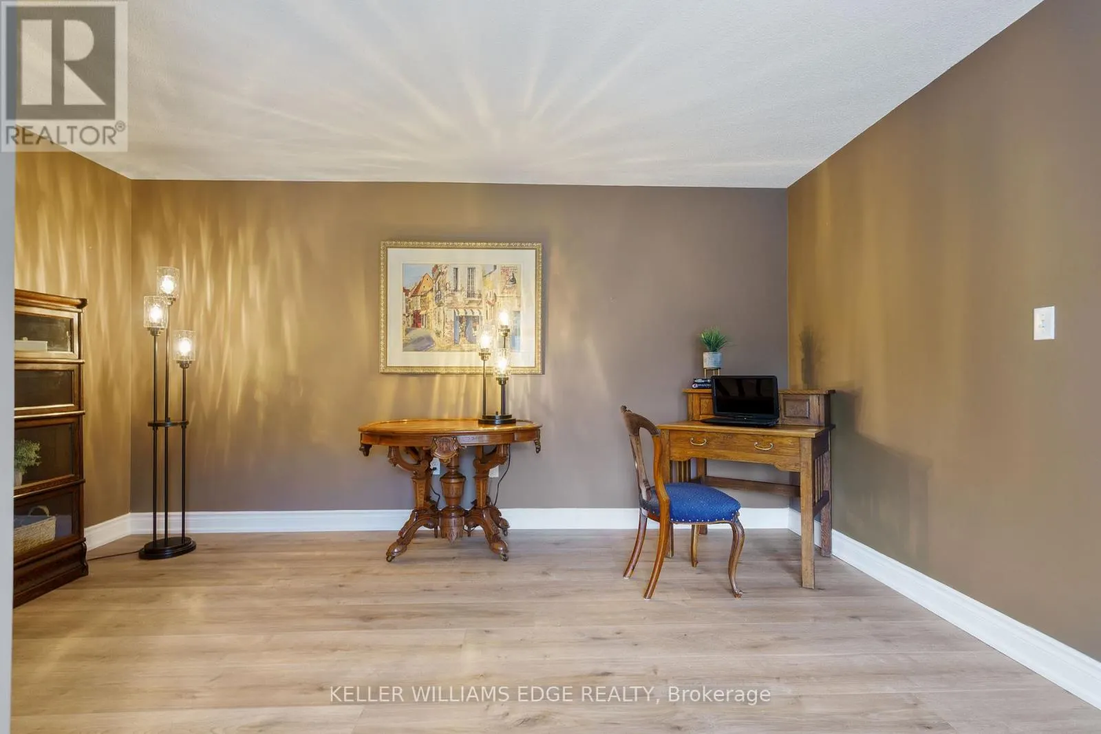 A304 - 216 PLAINS ROAD W