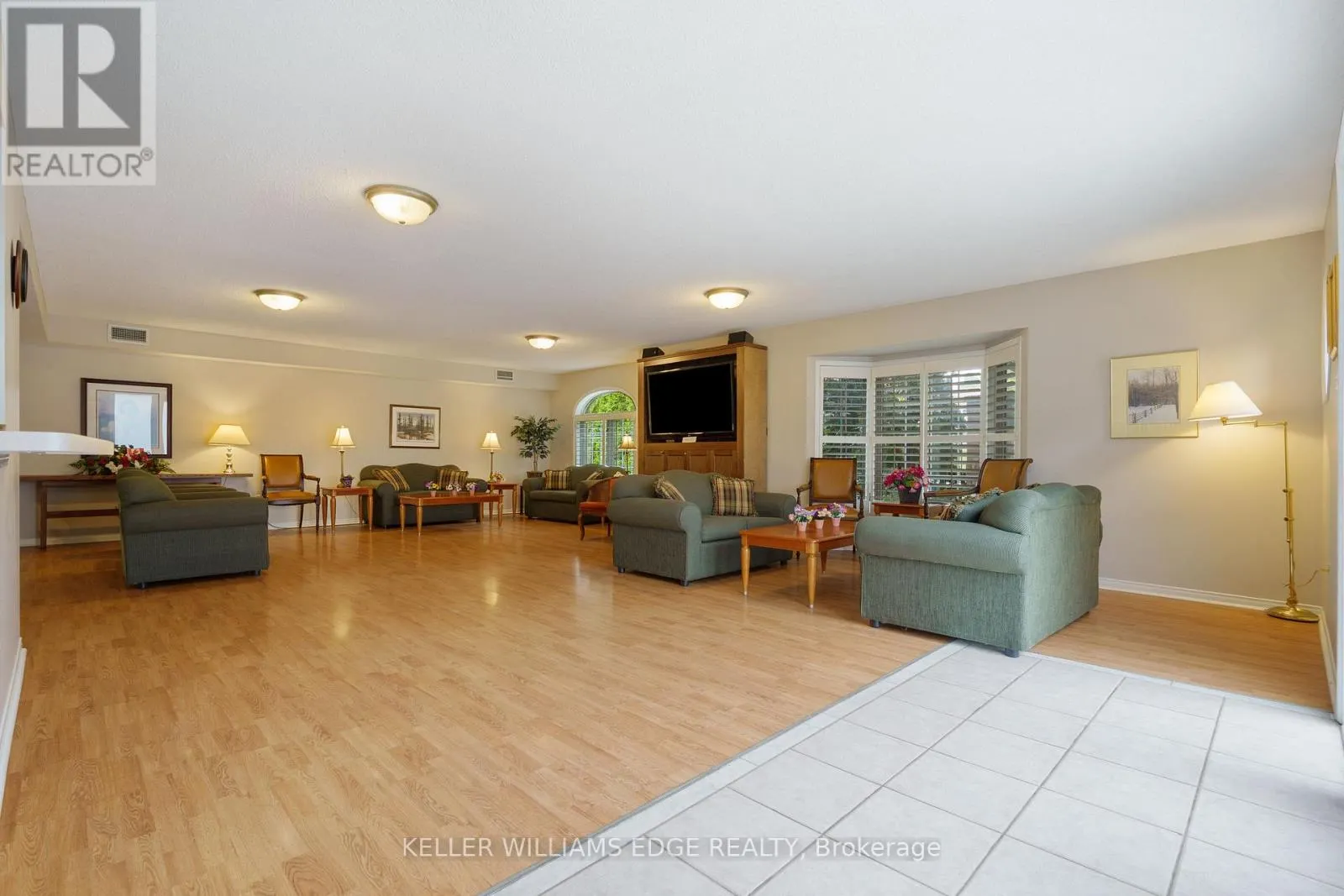 A304 - 216 PLAINS ROAD W