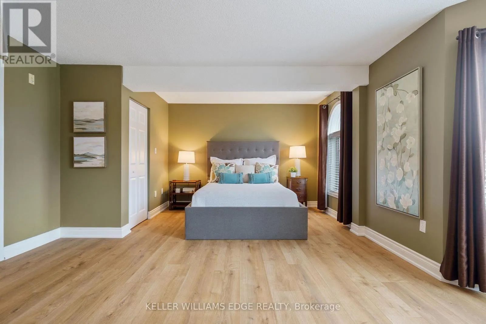 A304 - 216 PLAINS ROAD W