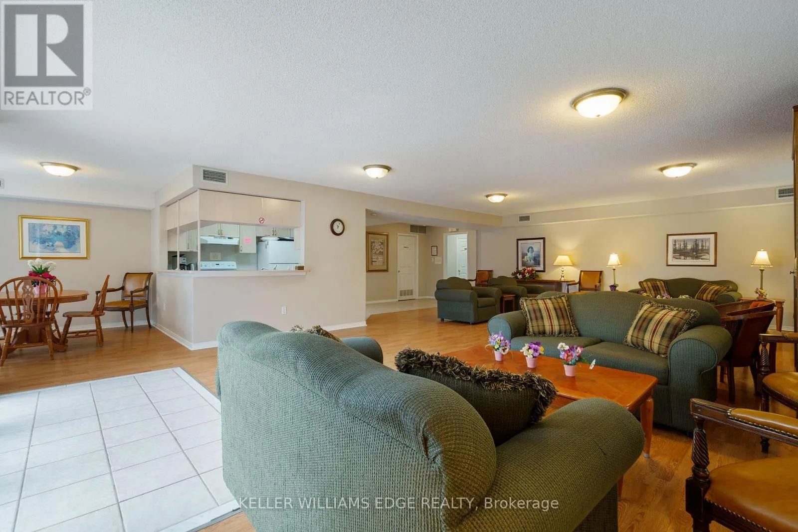 A304 - 216 PLAINS ROAD W