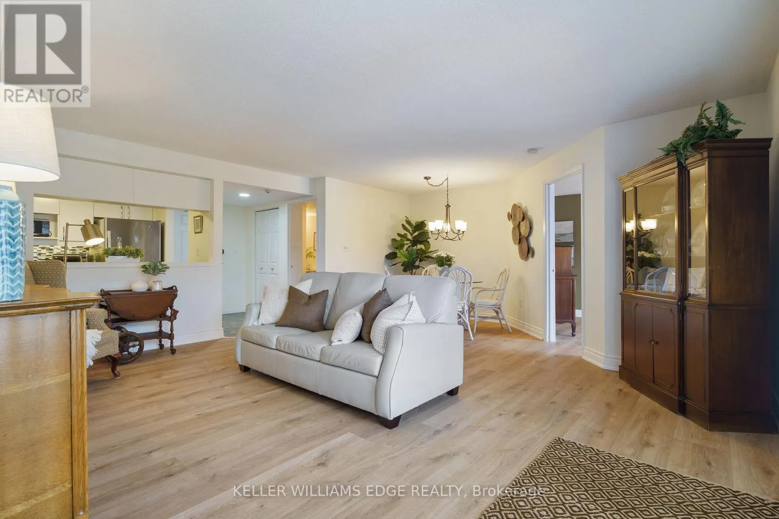 A304 - 216 PLAINS ROAD W