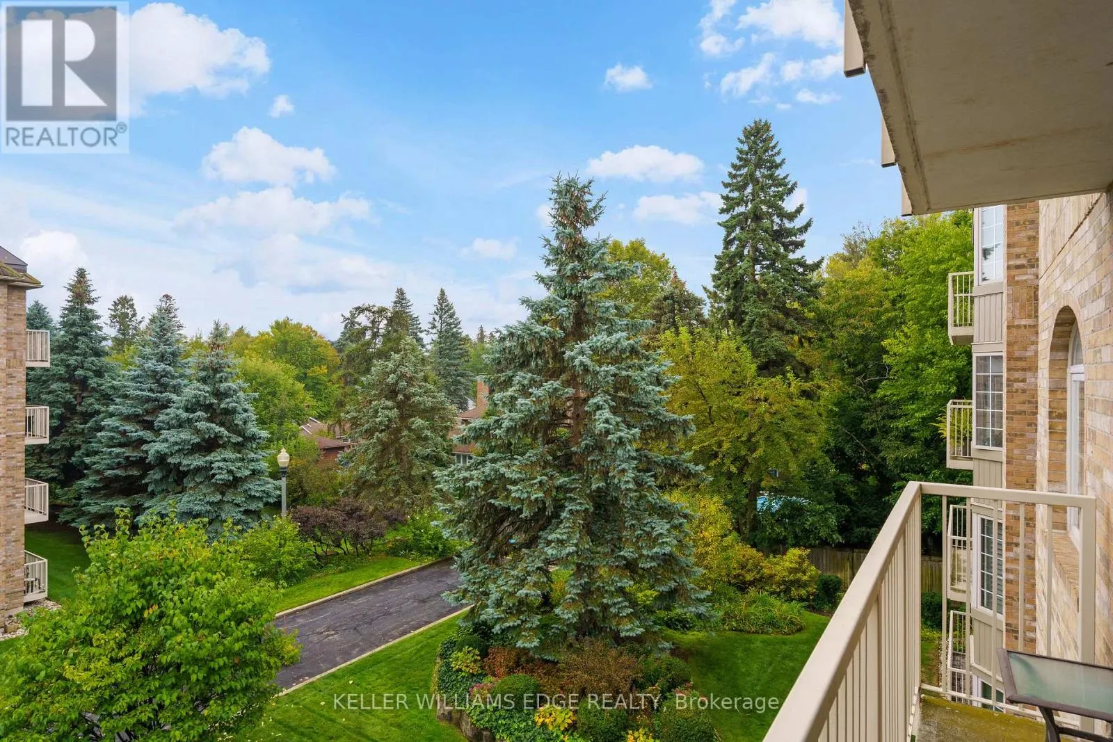 A304 - 216 PLAINS ROAD W