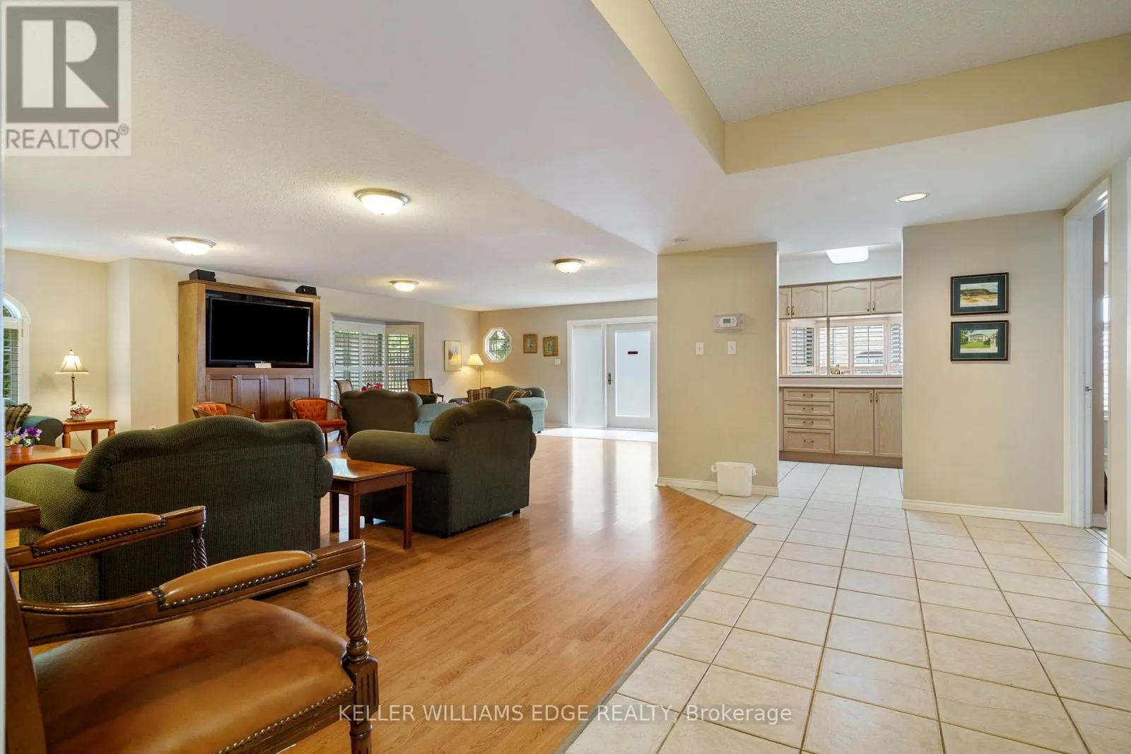 A304 - 216 PLAINS ROAD W