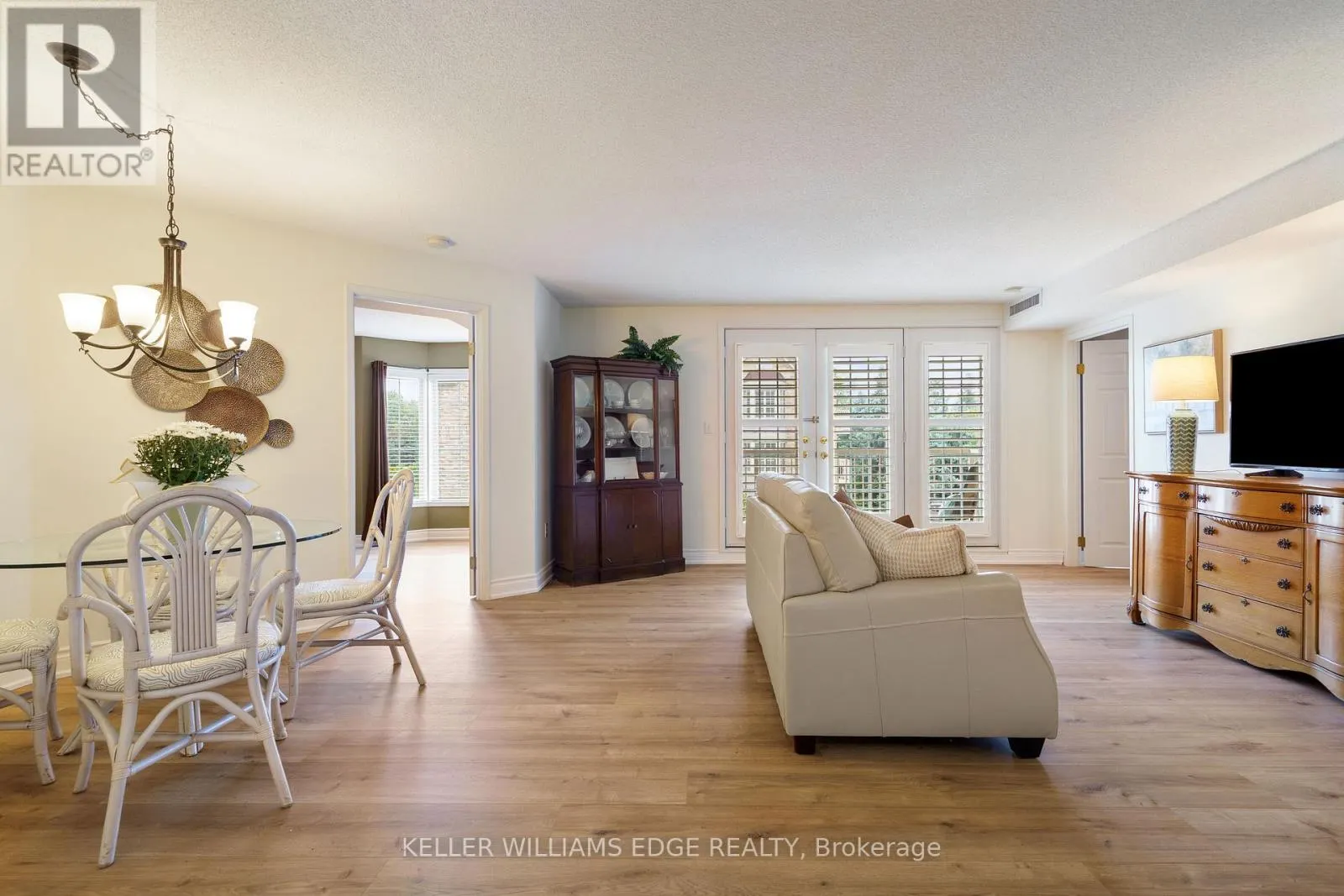 A304 - 216 PLAINS ROAD W