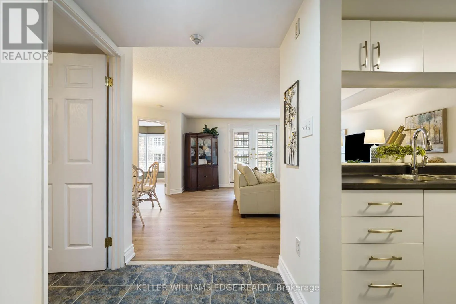 A304 - 216 PLAINS ROAD W