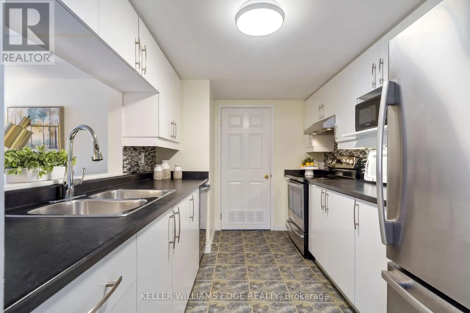 A304 - 216 PLAINS ROAD W