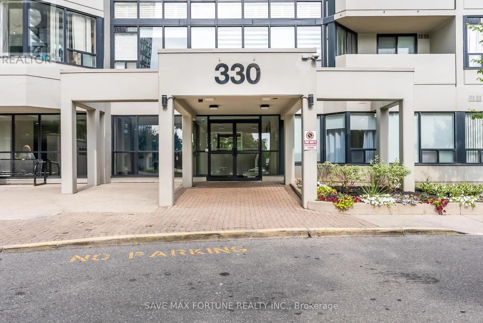 1006 - 330 RATHBURN ROAD W