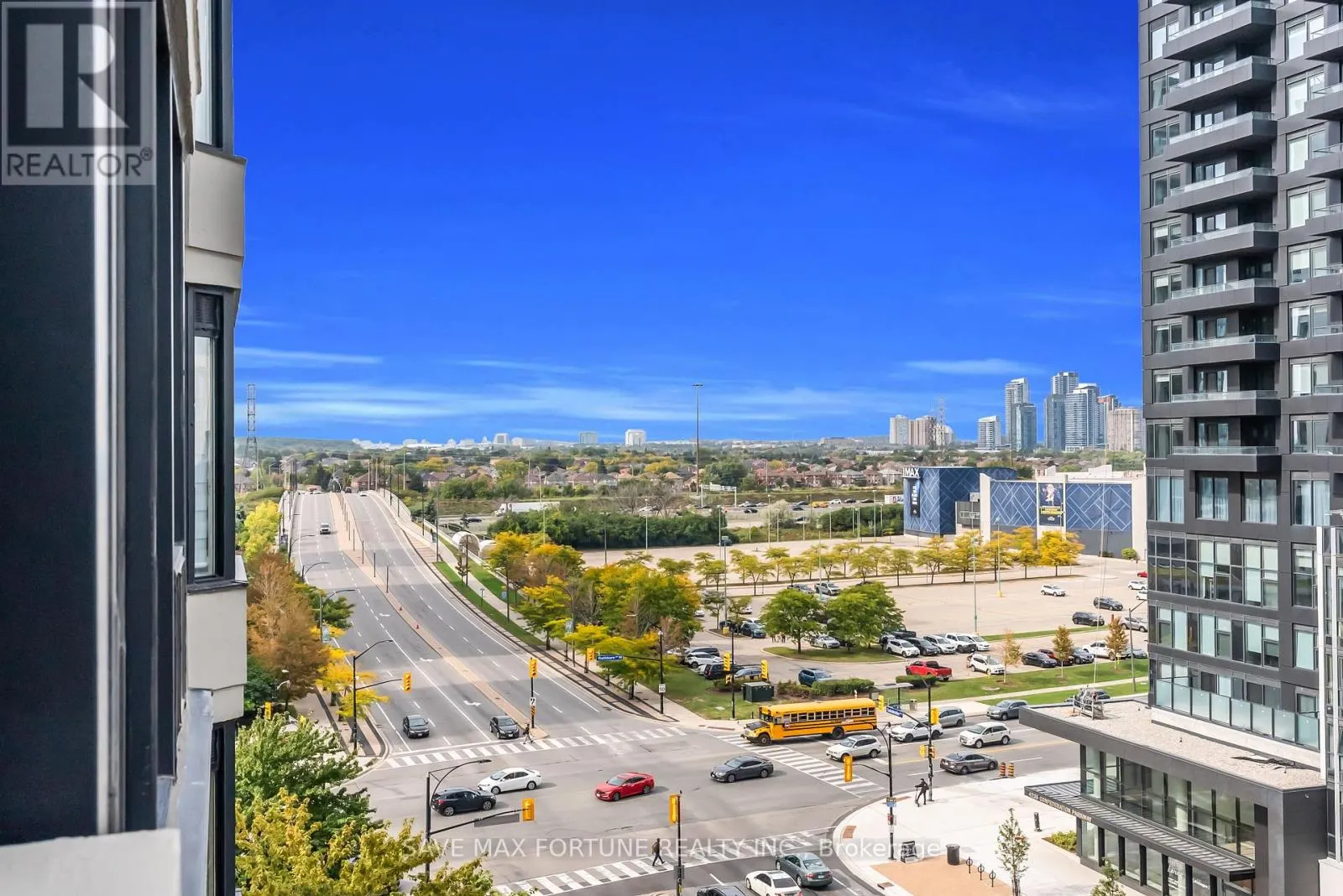 1006 - 330 RATHBURN ROAD W