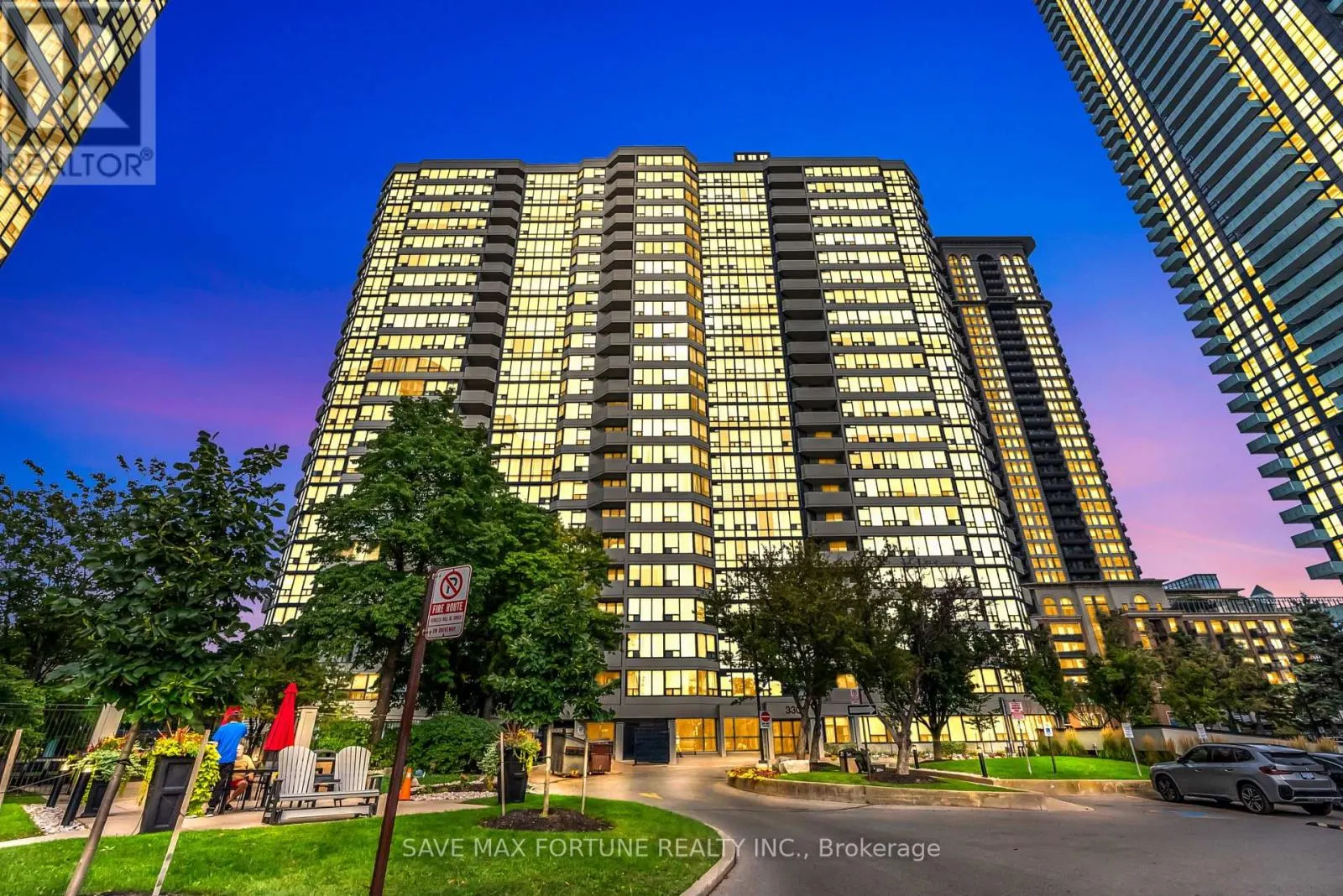 1006 - 330 RATHBURN ROAD W