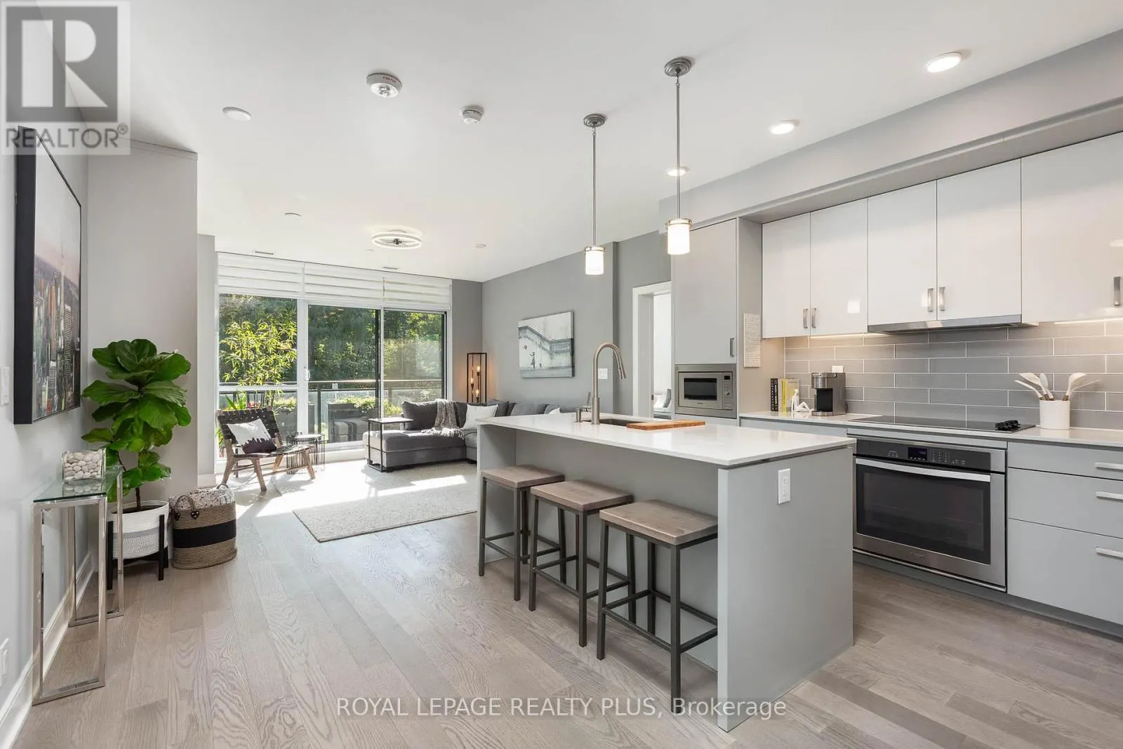 105 - 1575 LAKESHORE ROAD W