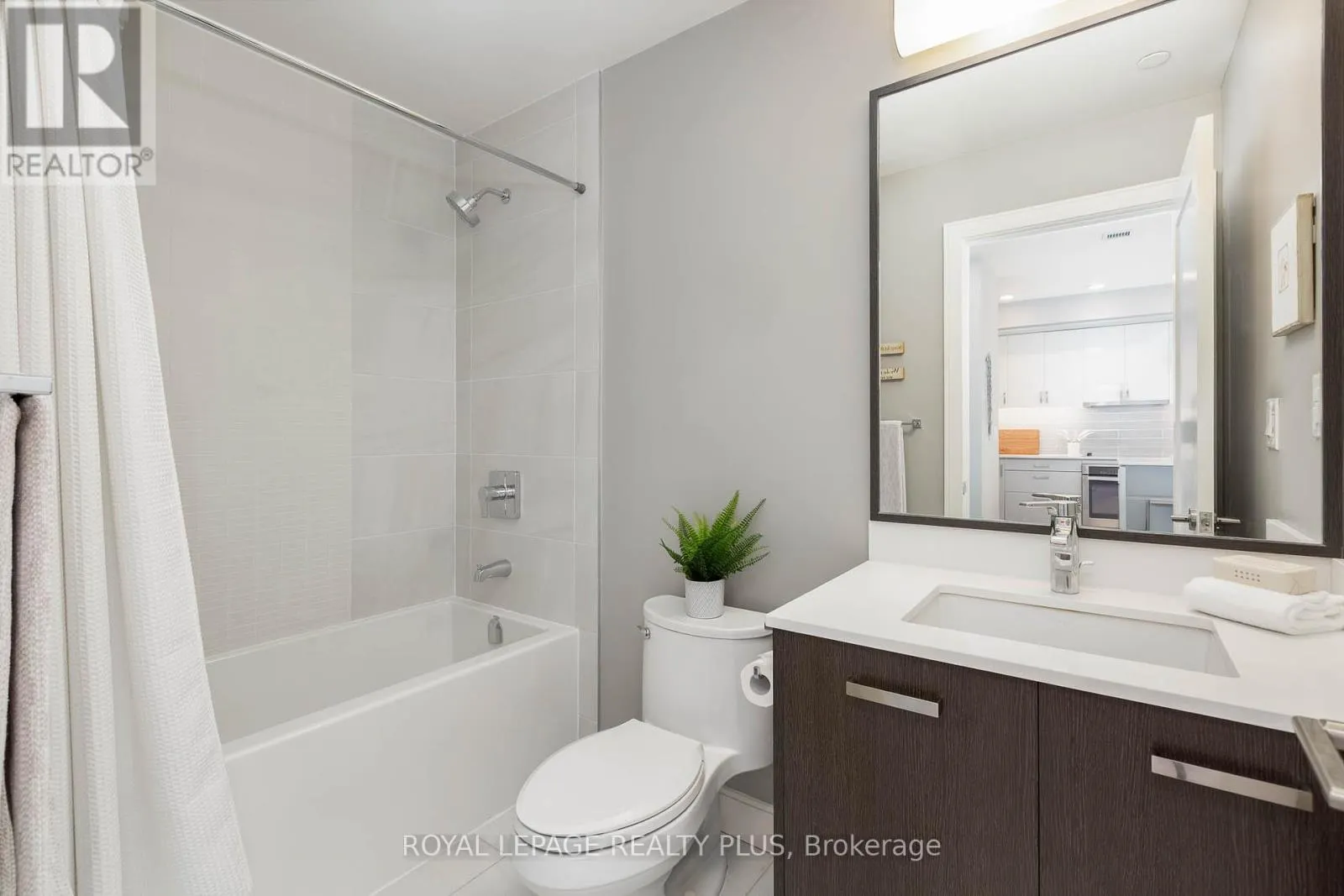 105 - 1575 LAKESHORE ROAD W