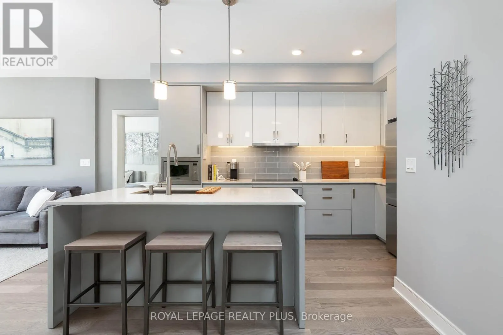 105 - 1575 LAKESHORE ROAD W