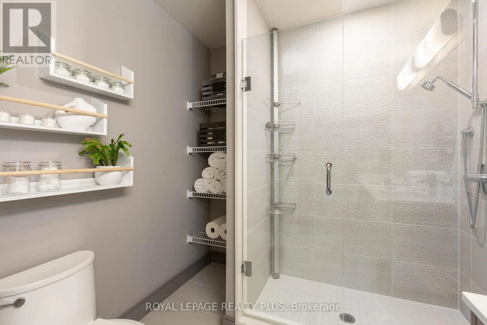 105 - 1575 LAKESHORE ROAD W