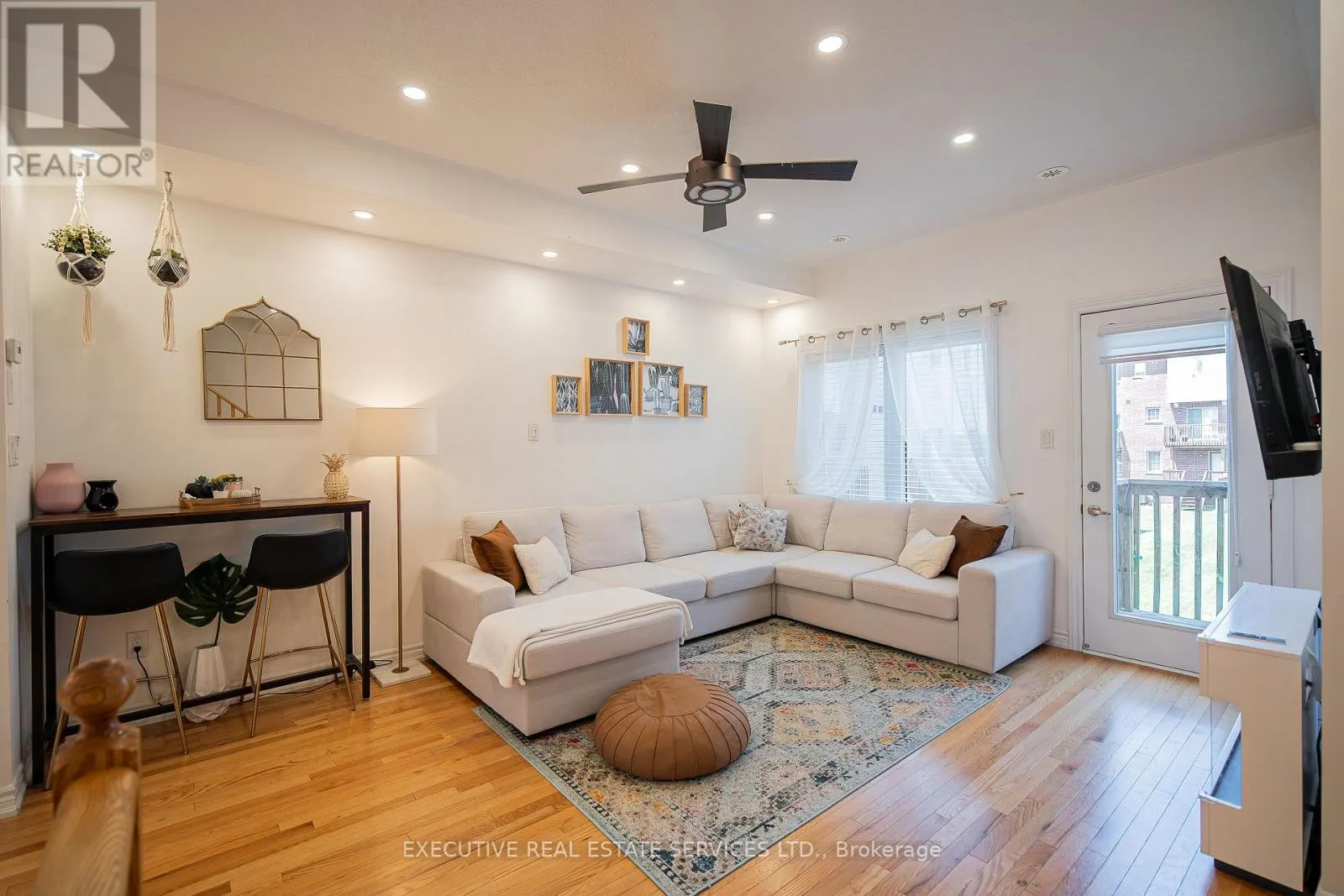 6 ABERCOVE CLOSE