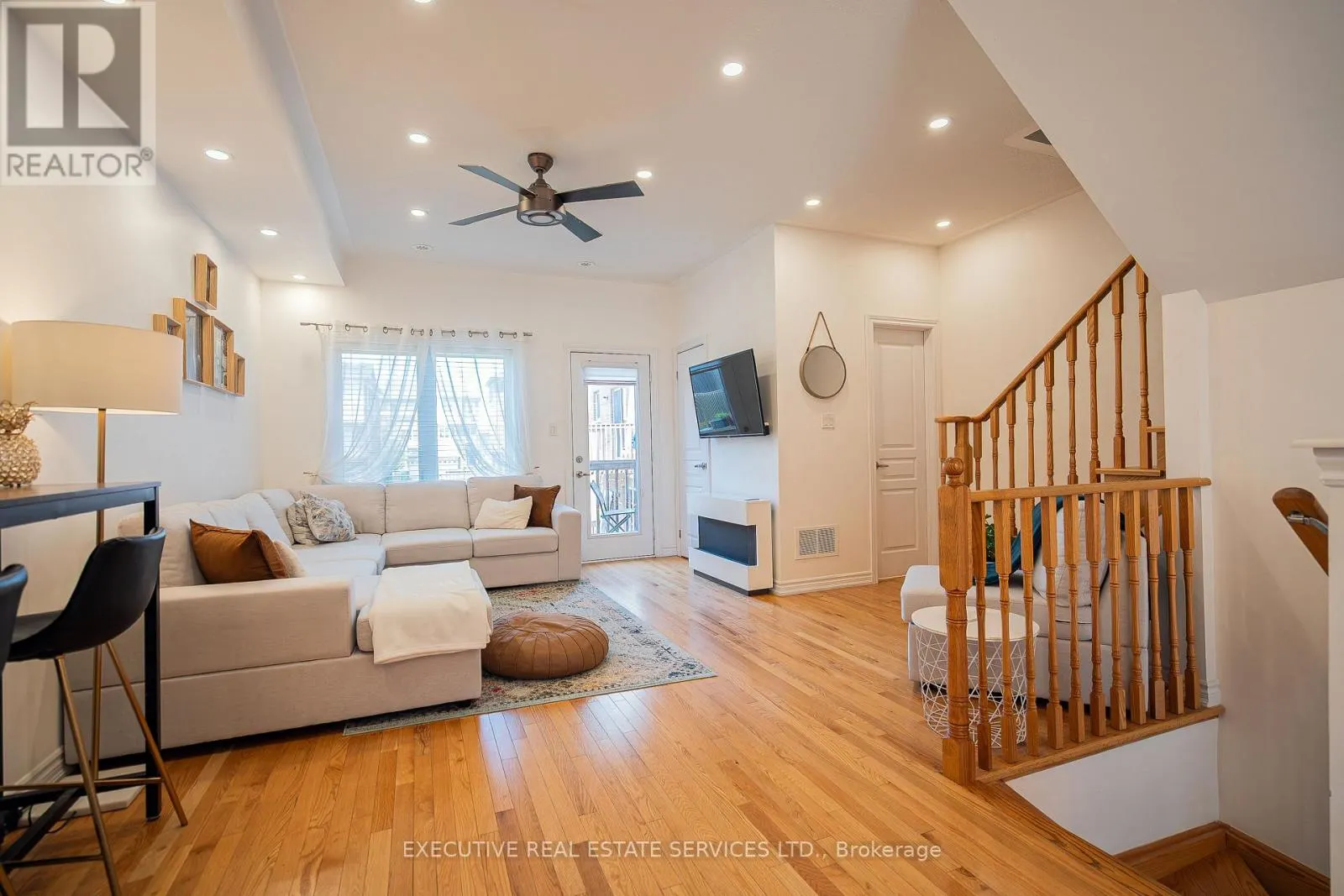 6 ABERCOVE CLOSE