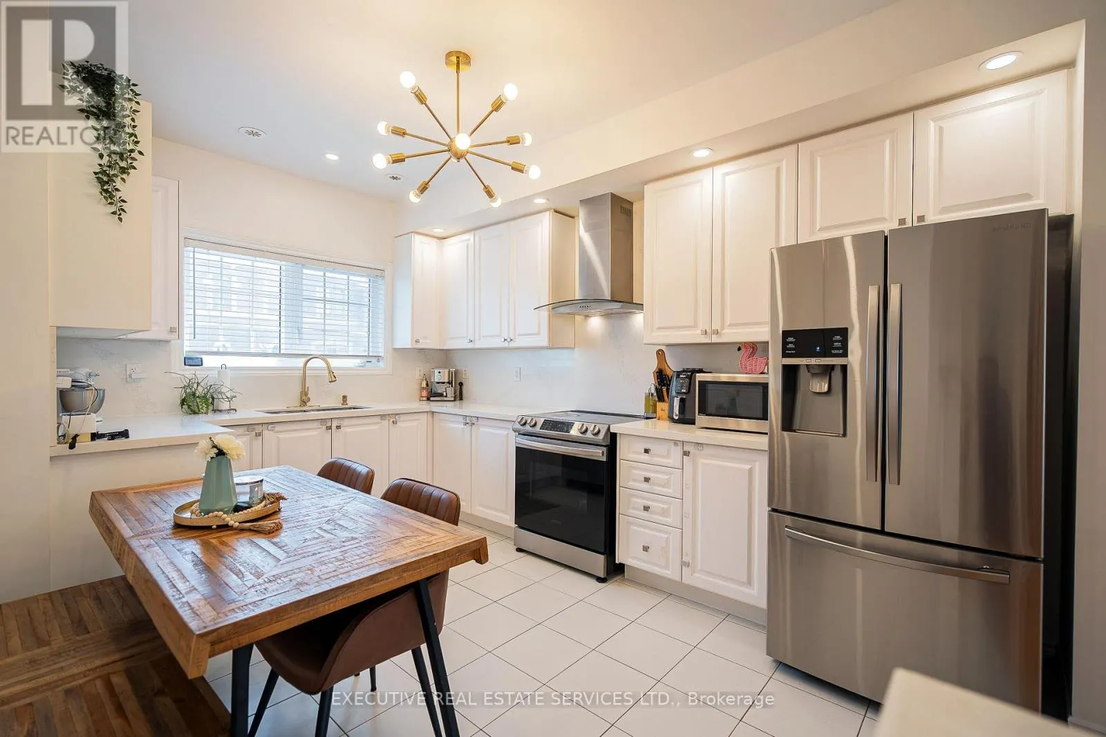 6 ABERCOVE CLOSE