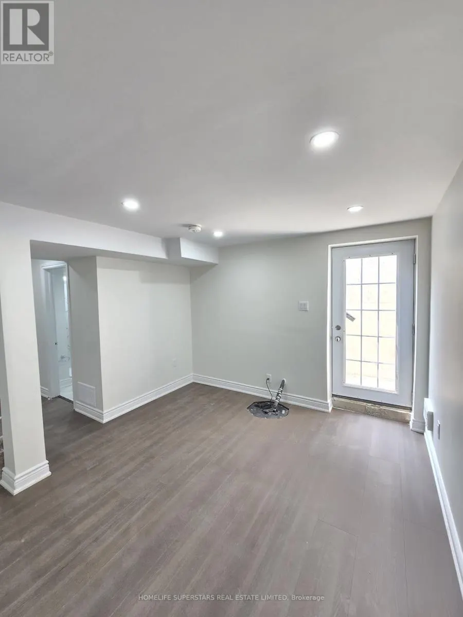17 HEATHERSIDE COURT