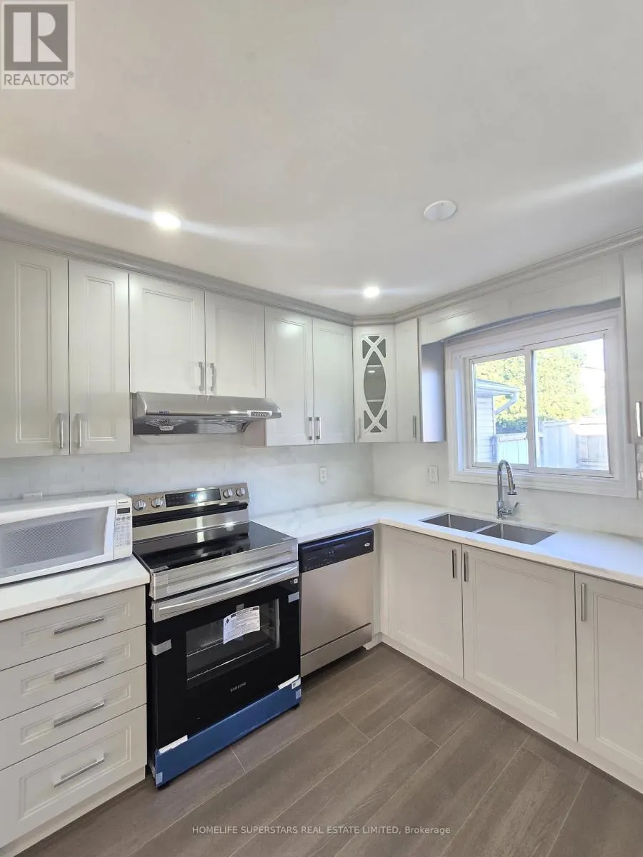 17 HEATHERSIDE COURT