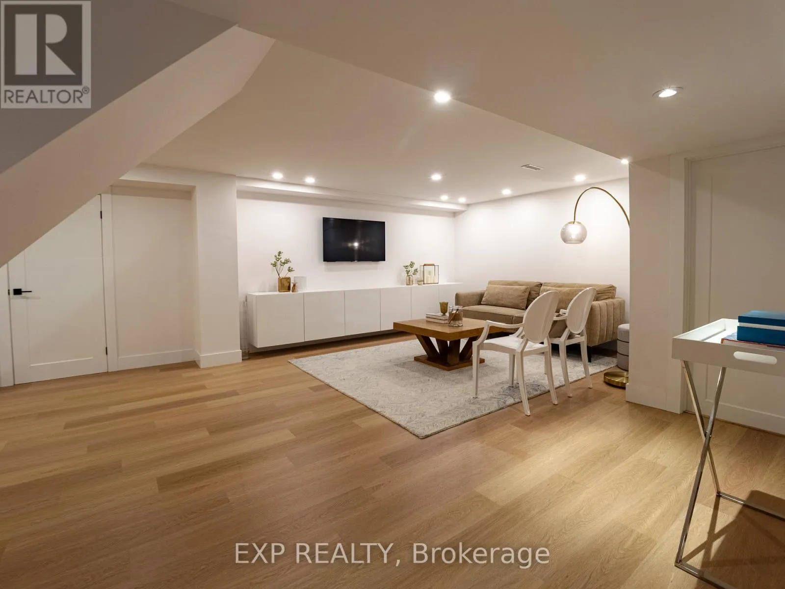 2433 TREVOR DRIVE