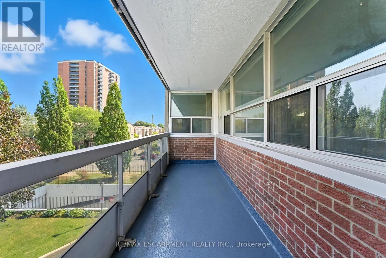 305 - 2263 MARINE DRIVE