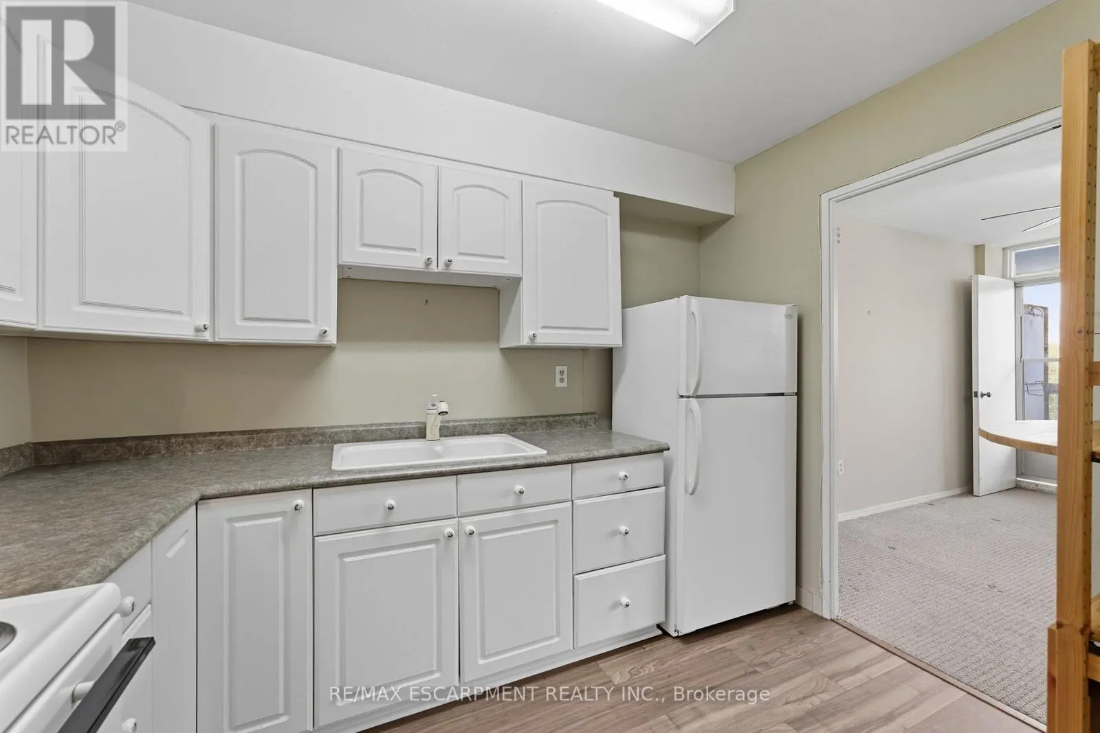 305 - 2263 MARINE DRIVE