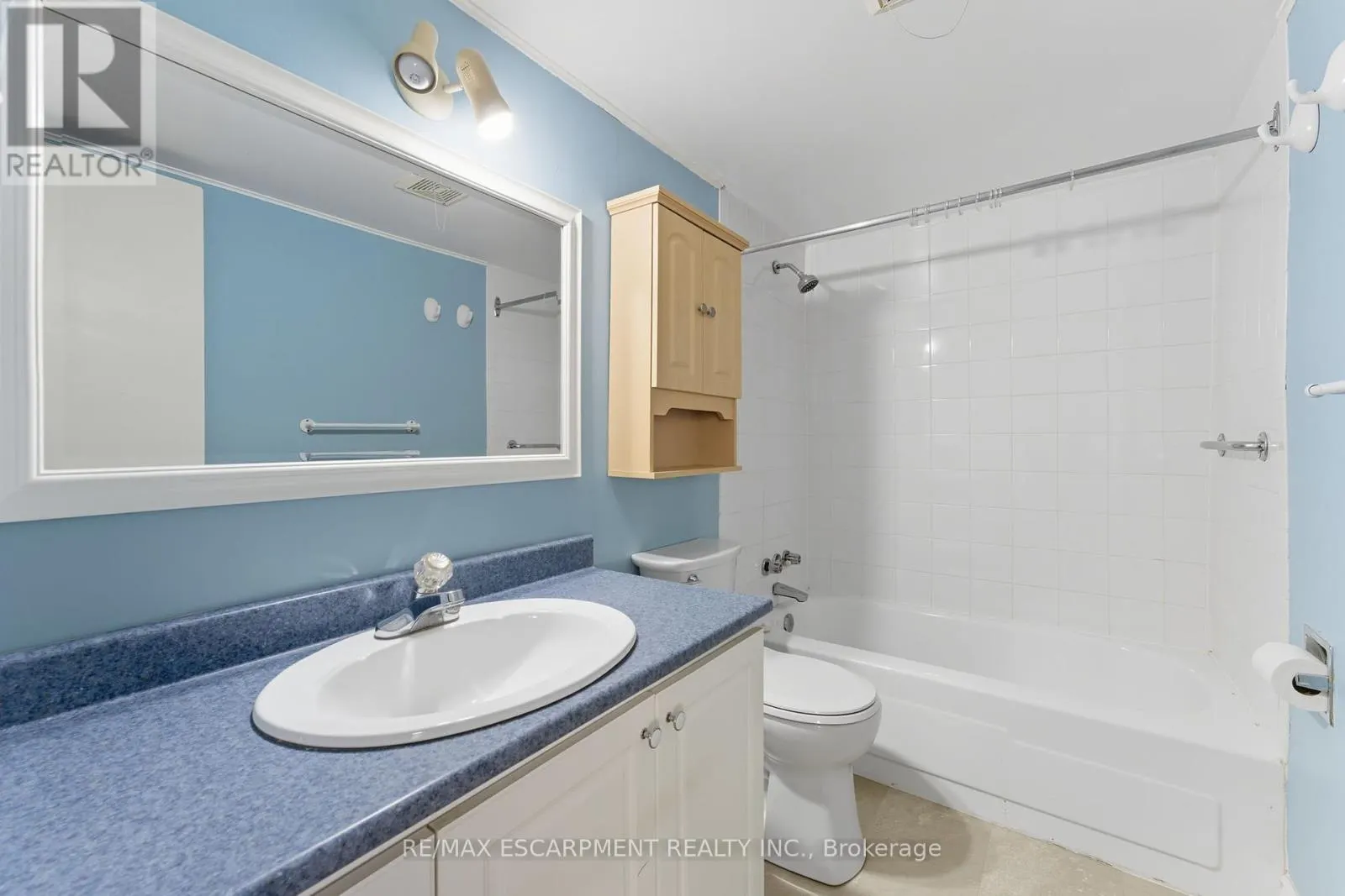 305 - 2263 MARINE DRIVE
