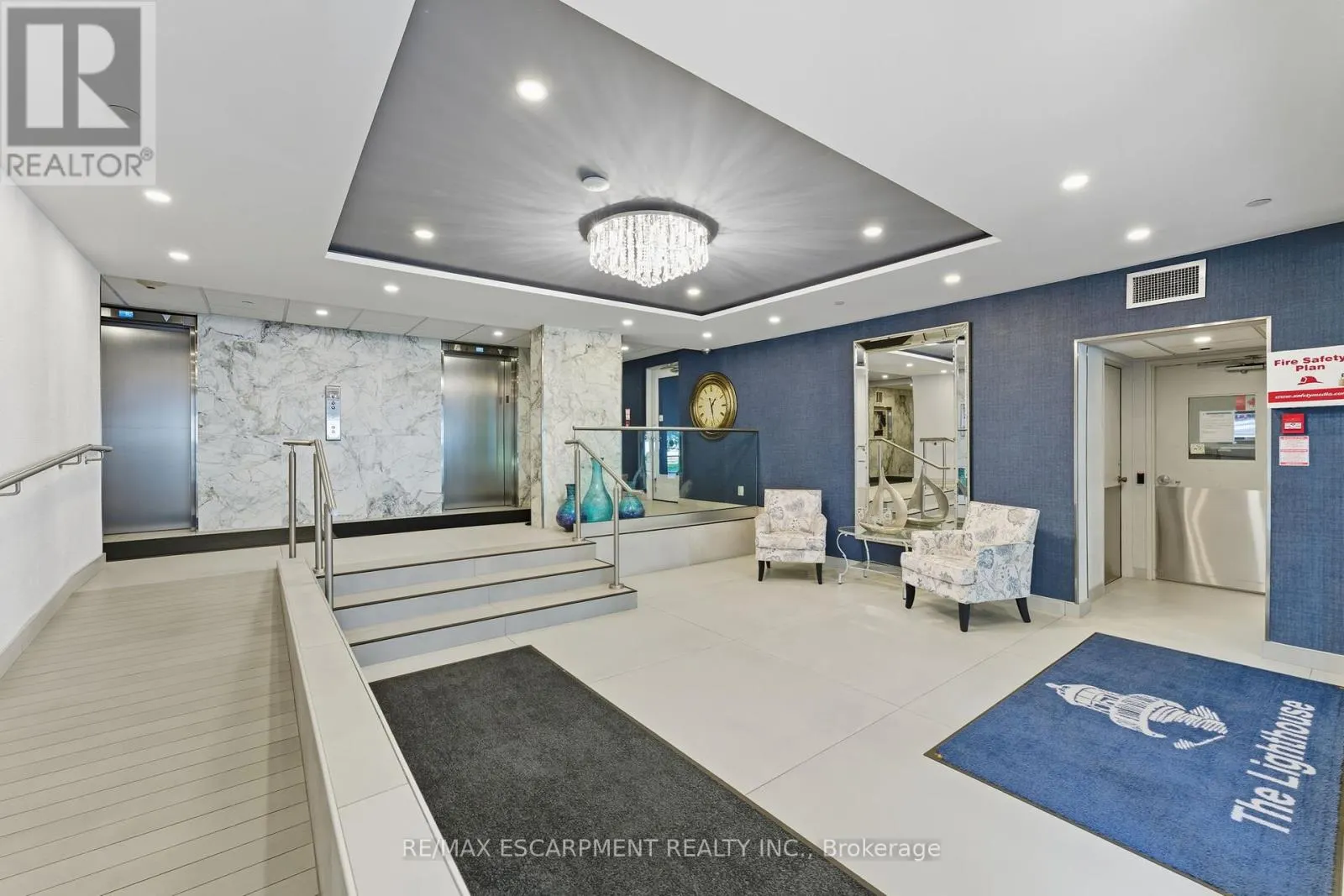 305 - 2263 MARINE DRIVE