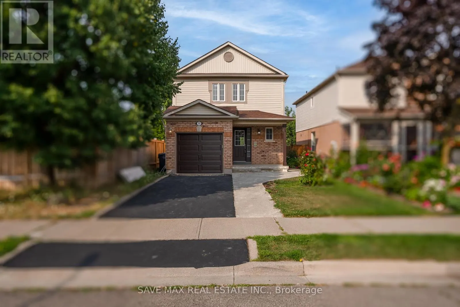 33 HEATHWOOD DRIVE