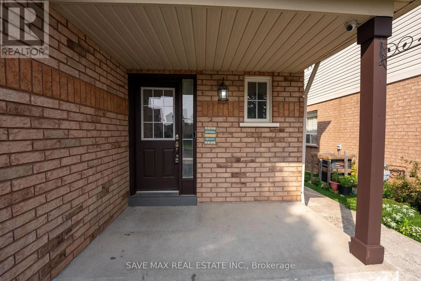 33 HEATHWOOD DRIVE