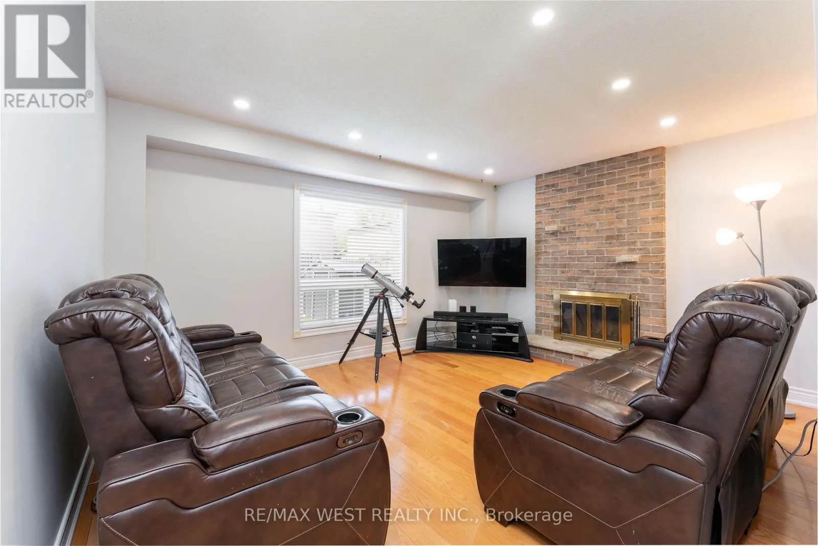 991 MANNINGTON LANE