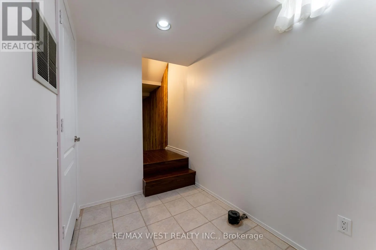 991 MANNINGTON LANE