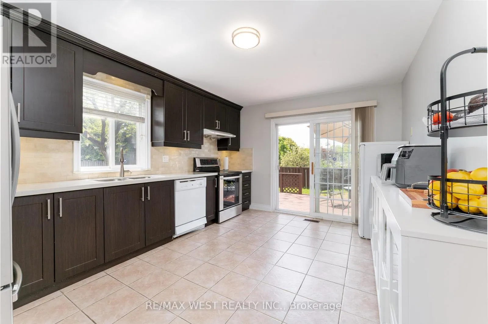 991 MANNINGTON LANE