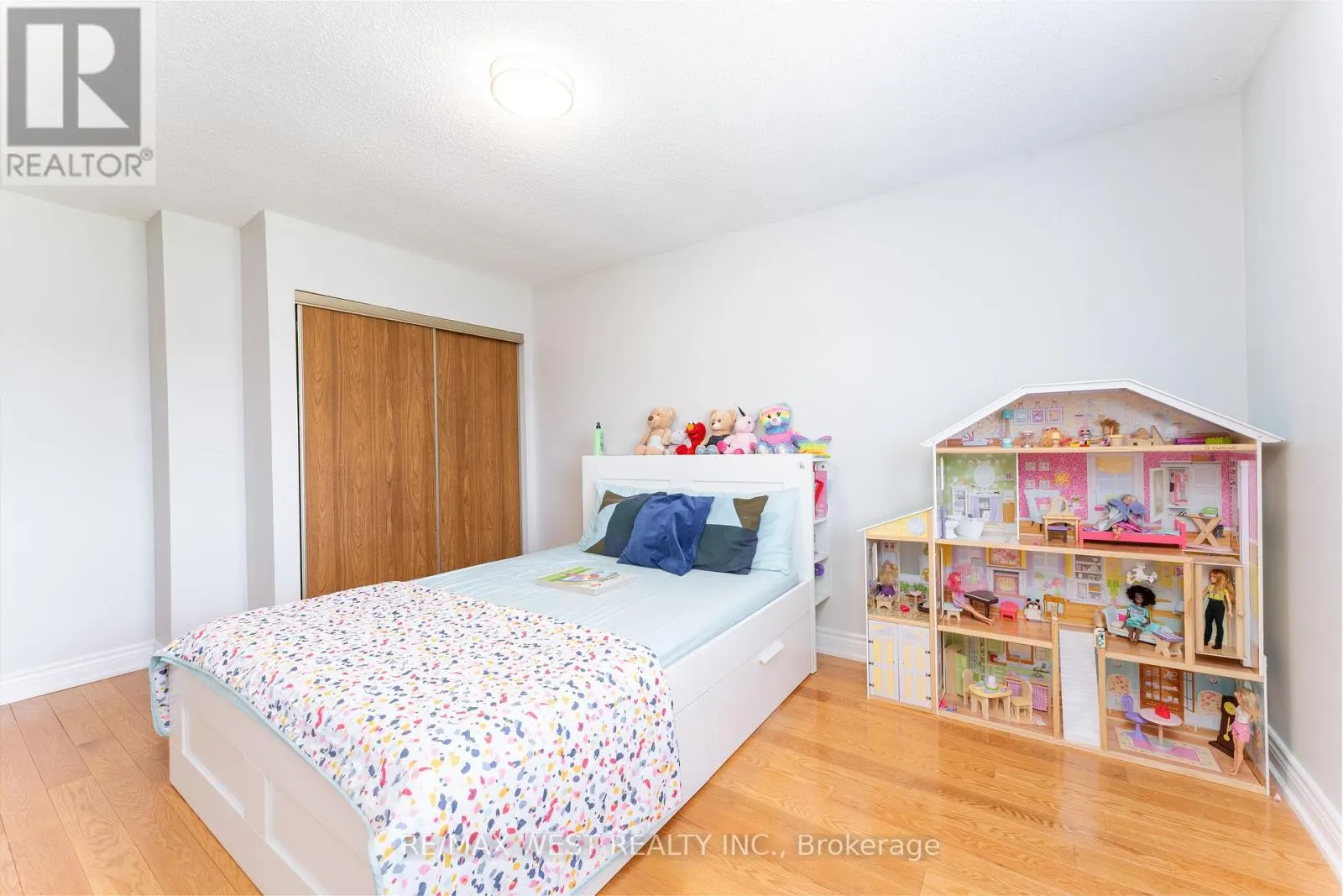 991 MANNINGTON LANE