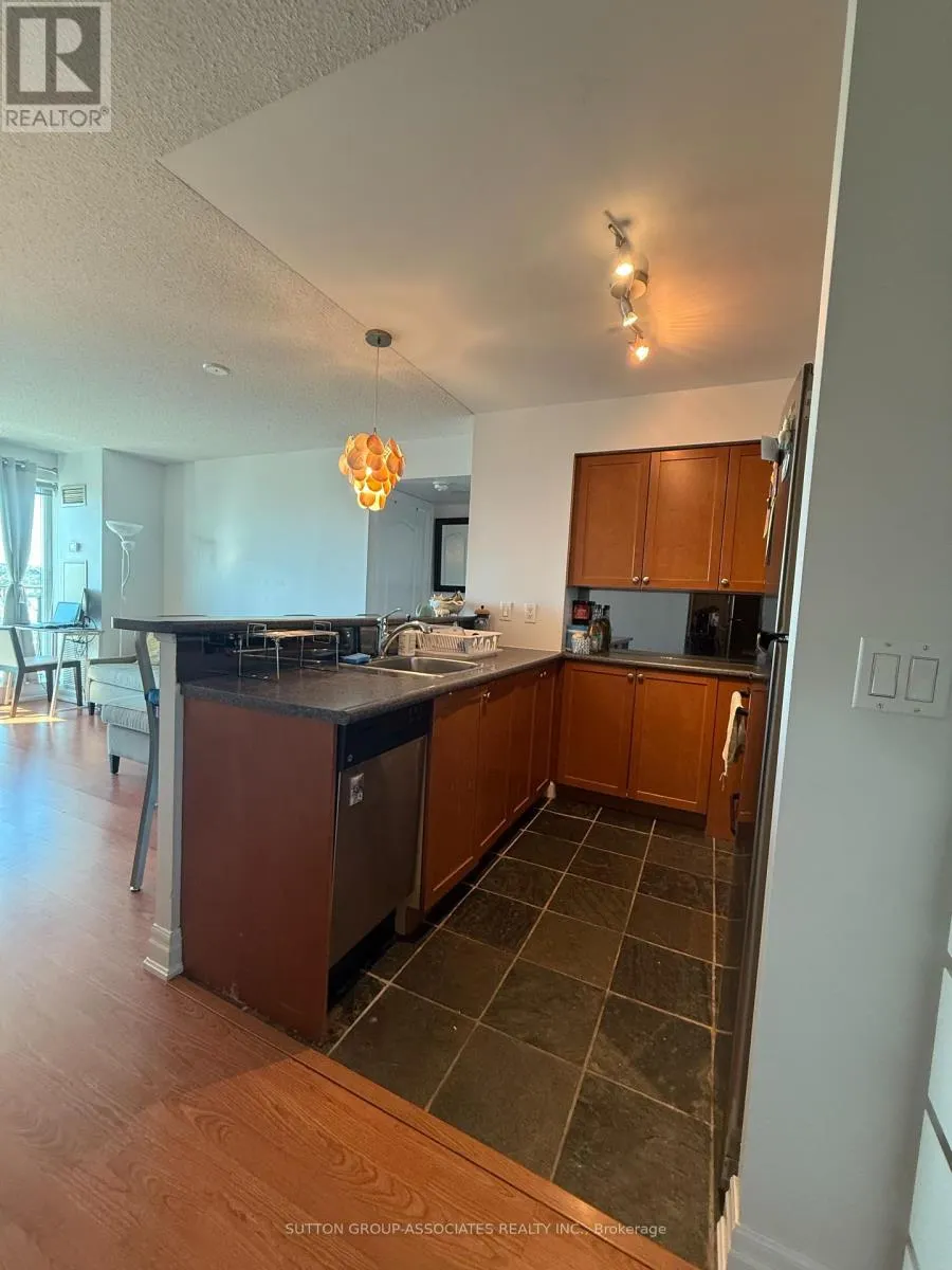 1204 - 2121 LAKE SHORE BOULEVARD W