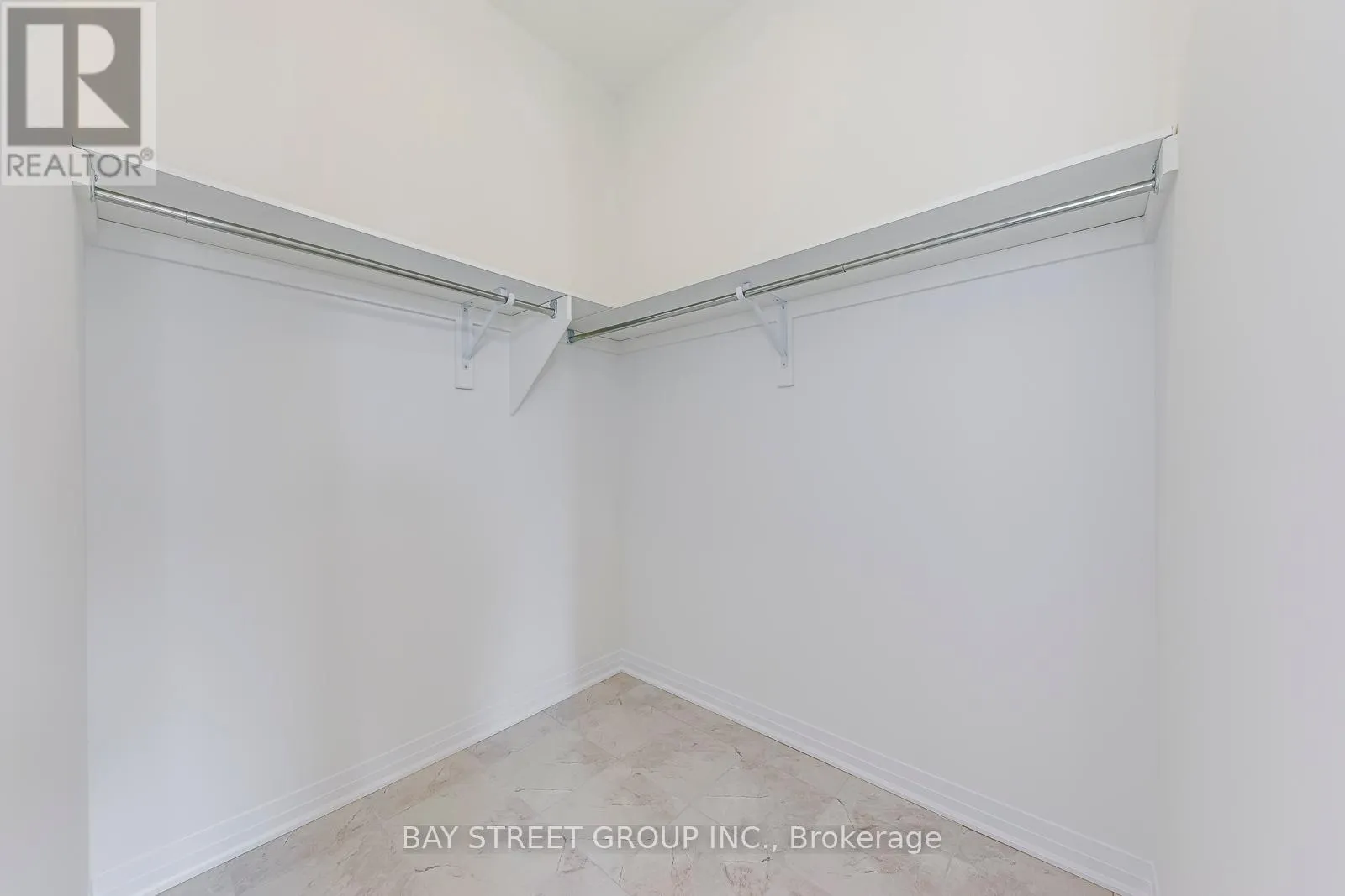 3226 CRYSTAL DRIVE