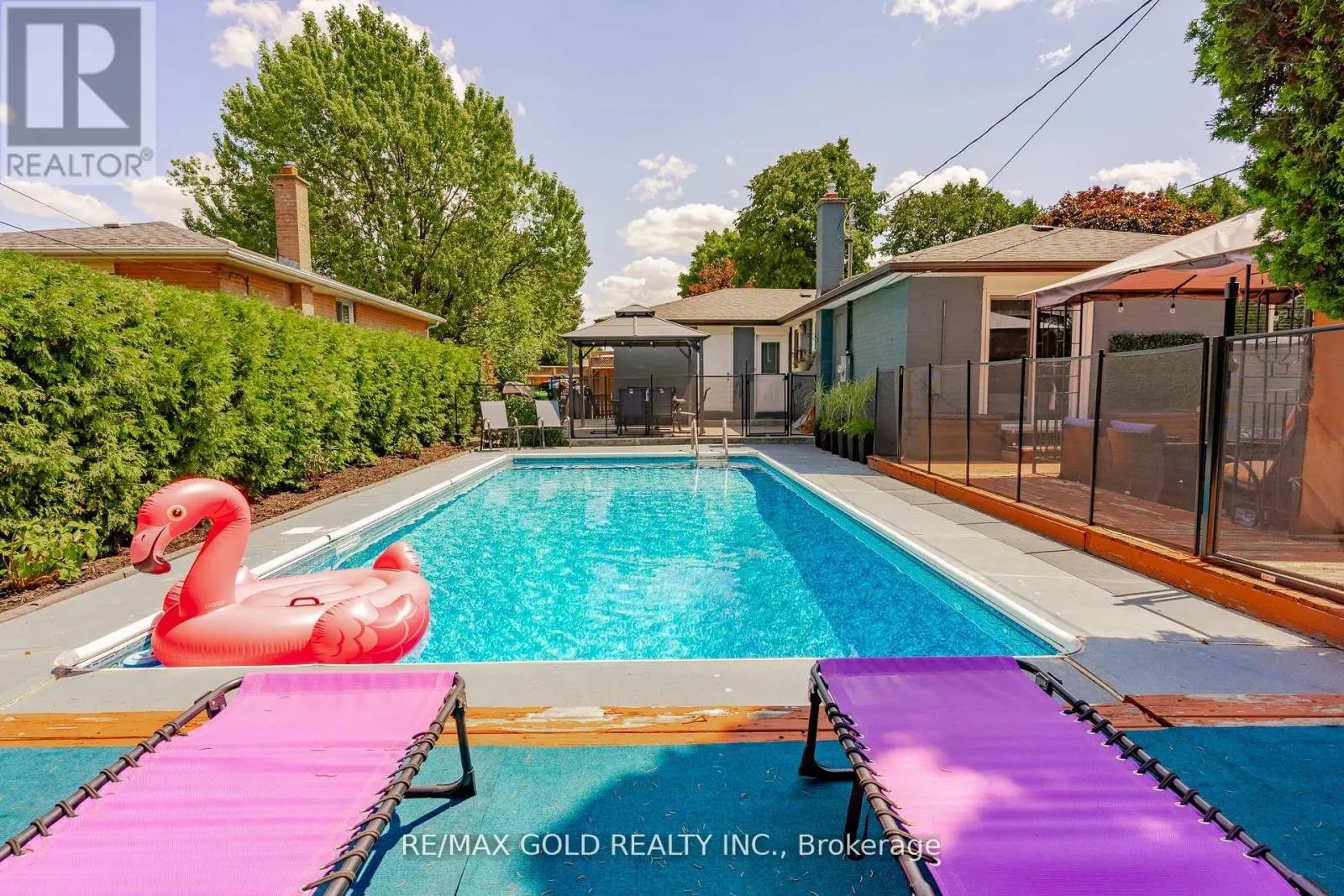 10 BROOKDALE CRESCENT