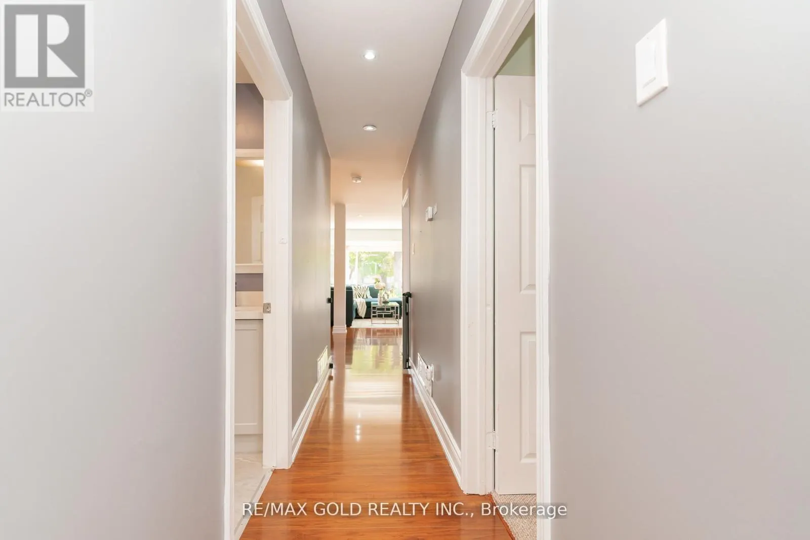 10 BROOKDALE CRESCENT
