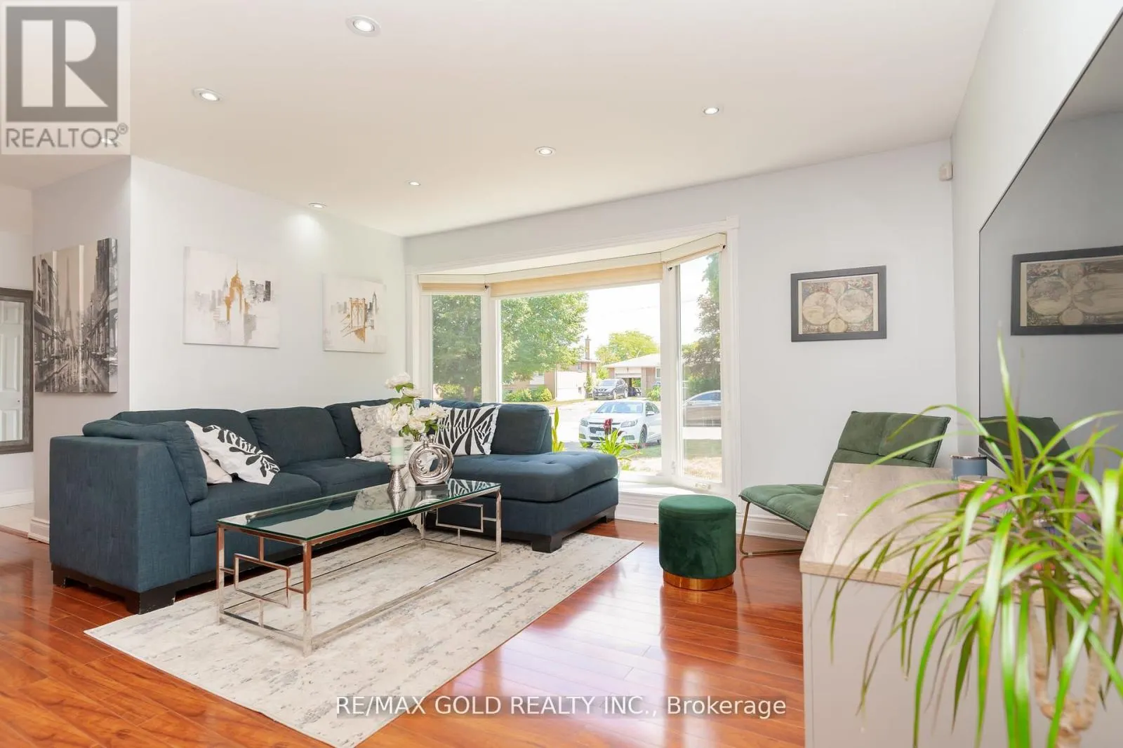 10 BROOKDALE CRESCENT