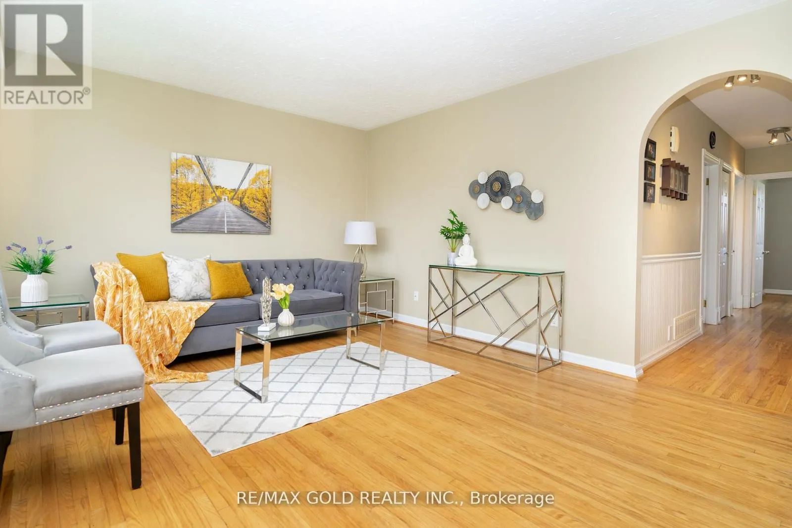 36 ALDERBURY CRESCENT