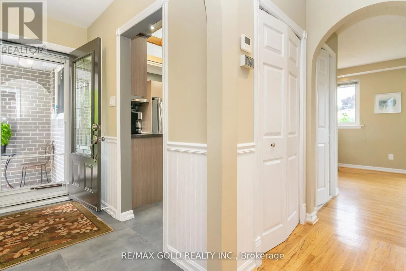 36 ALDERBURY CRESCENT
