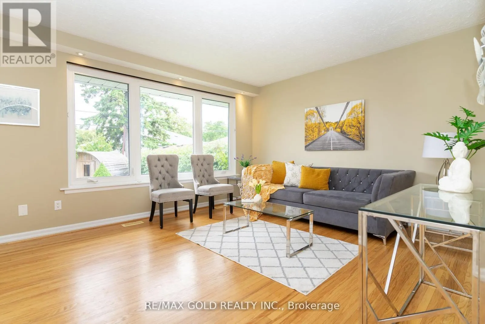 36 ALDERBURY CRESCENT