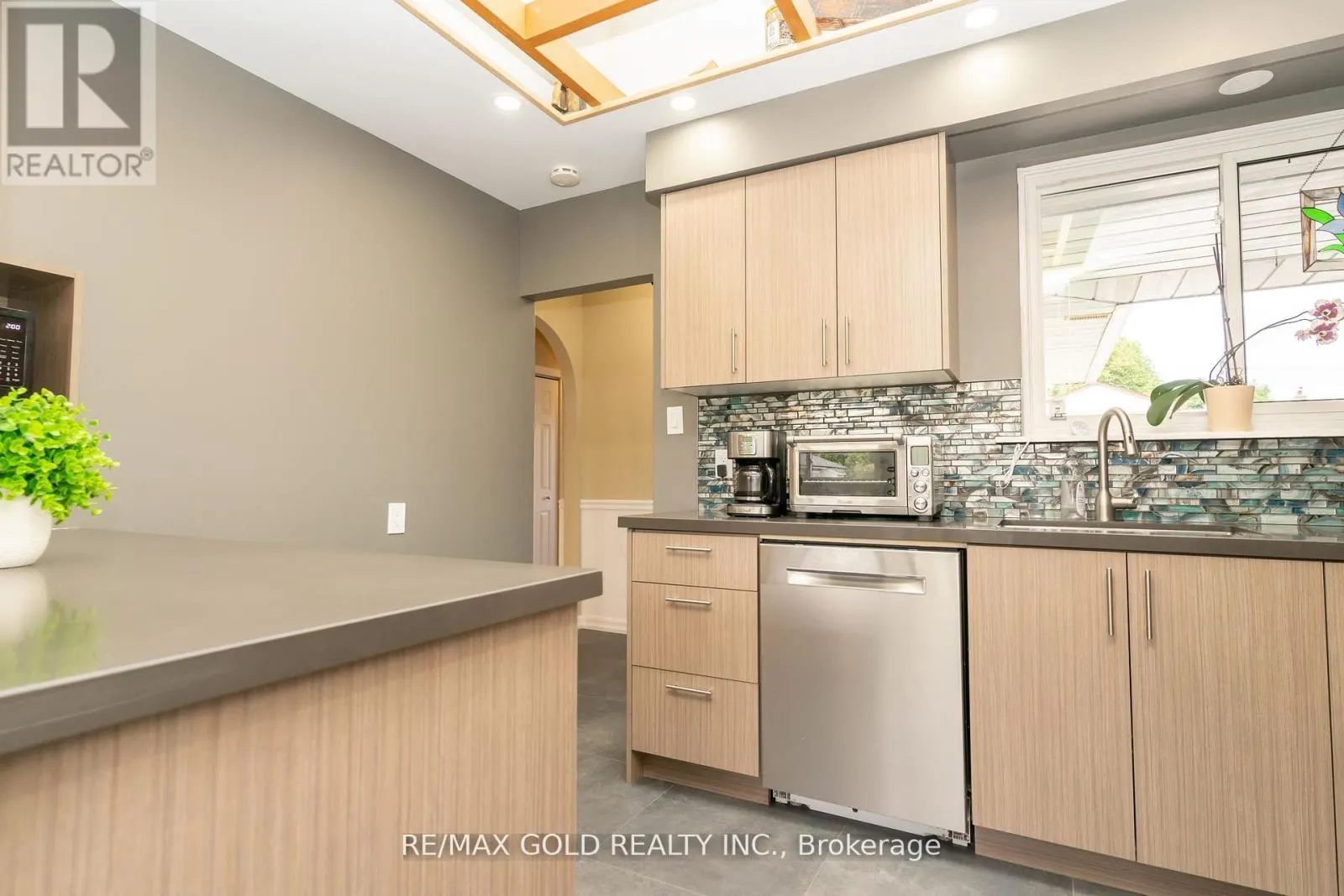 36 ALDERBURY CRESCENT