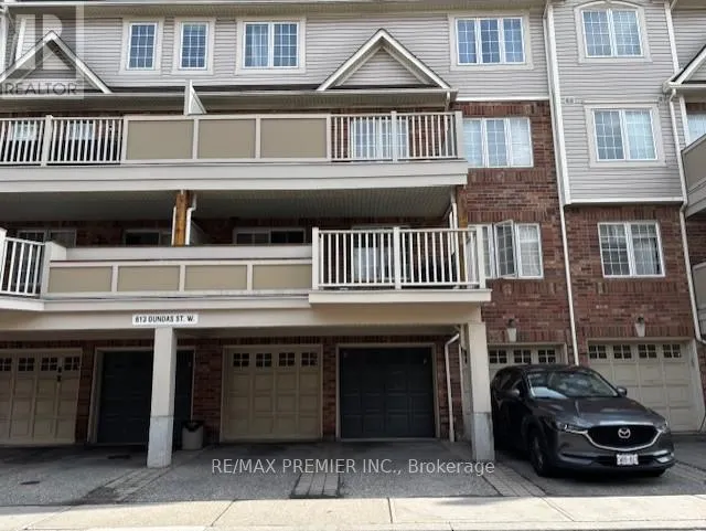 5 - 613 DUNDAS STREET W