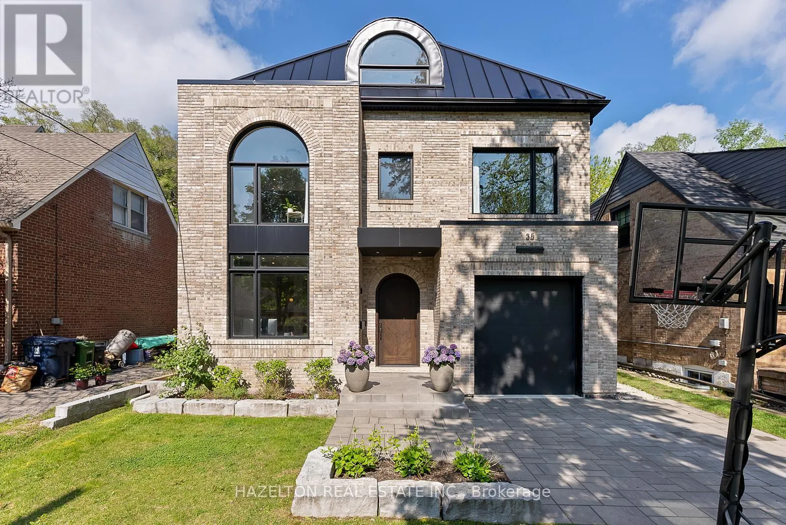 35 WORTHINGTON CRESCENT